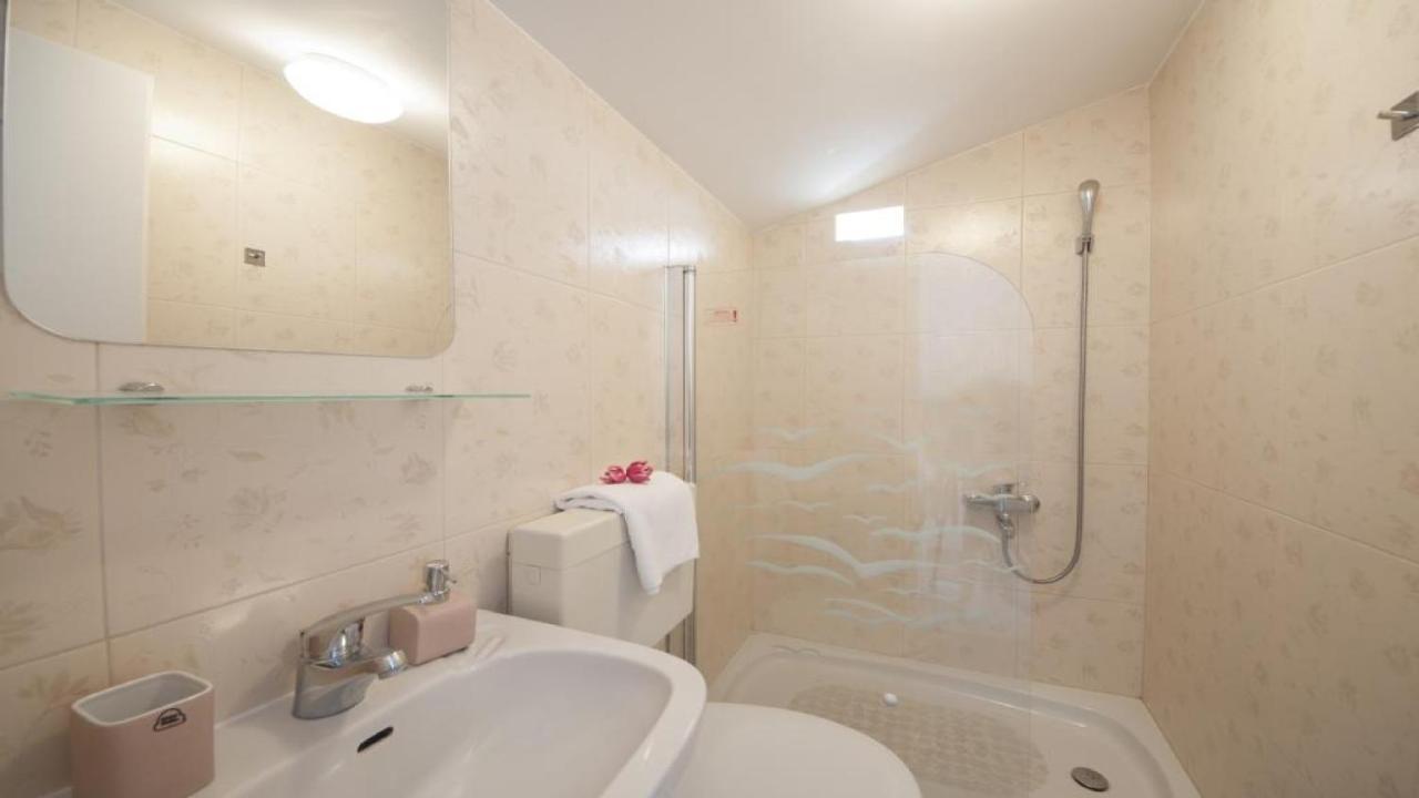 Apartments Angela Baška Voda Kamer foto
