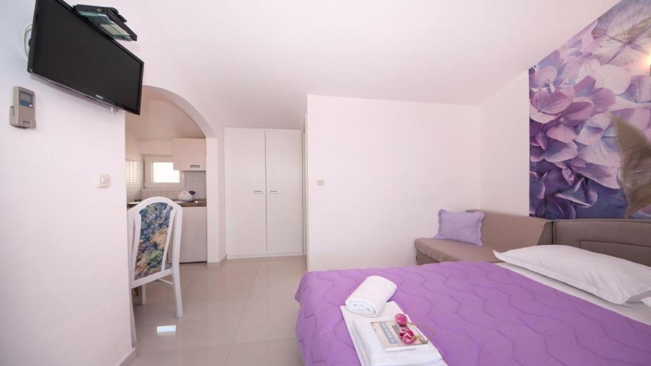 Apartments Angela Baška Voda Buitenkant foto